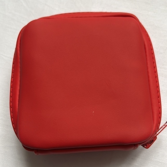 ⭐️guerlain Zip Around Pouch⭐️ - Picture 2 of 3